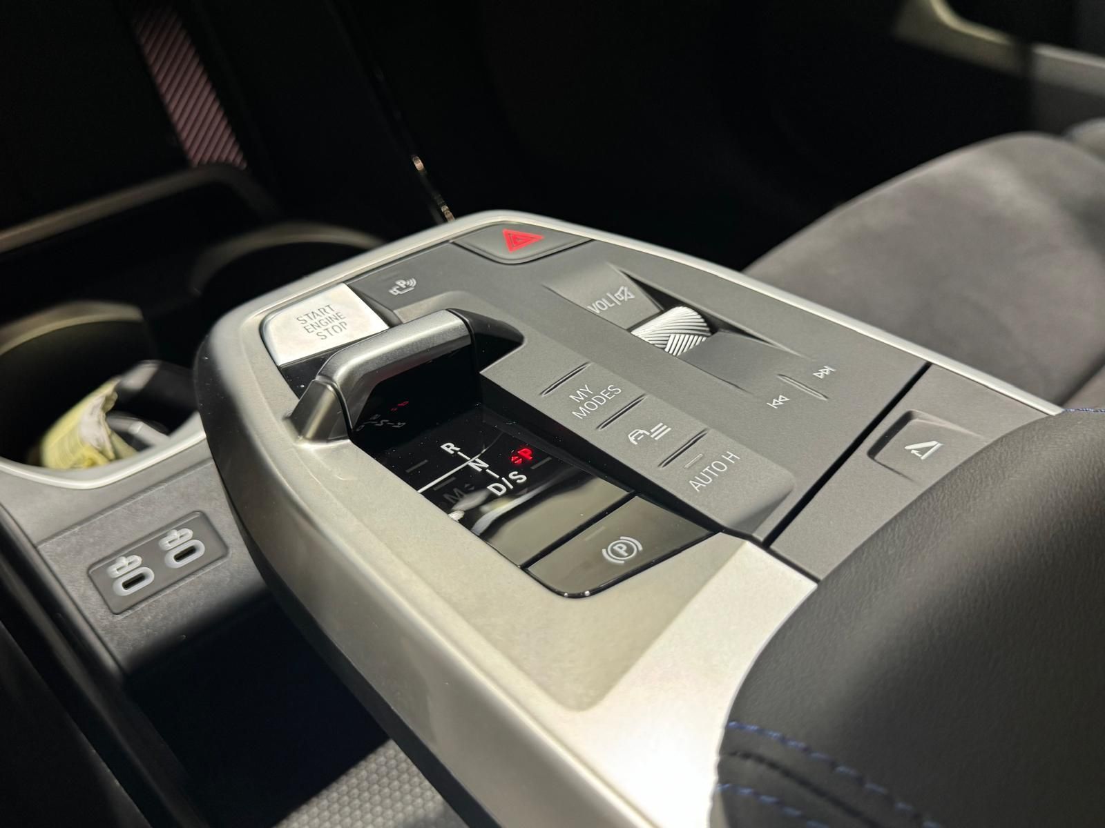 BMW X2 sDrive18d color Negro. Año 2025. 110KW(150CV). Diésel. En concesionario Quadis Munich (Terrassa) de Barcelona