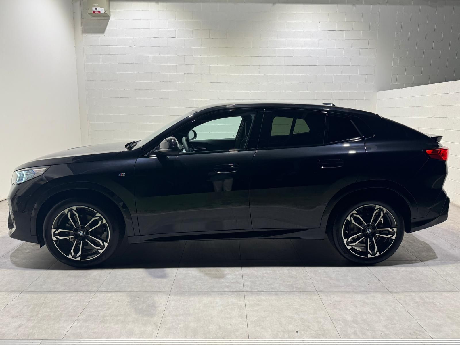 Fotos de BMW X2 sDrive18d color Negro. Año 2025. 110KW(150CV). Diésel. En concesionario Quadis Munich (Terrassa) de Barcelona