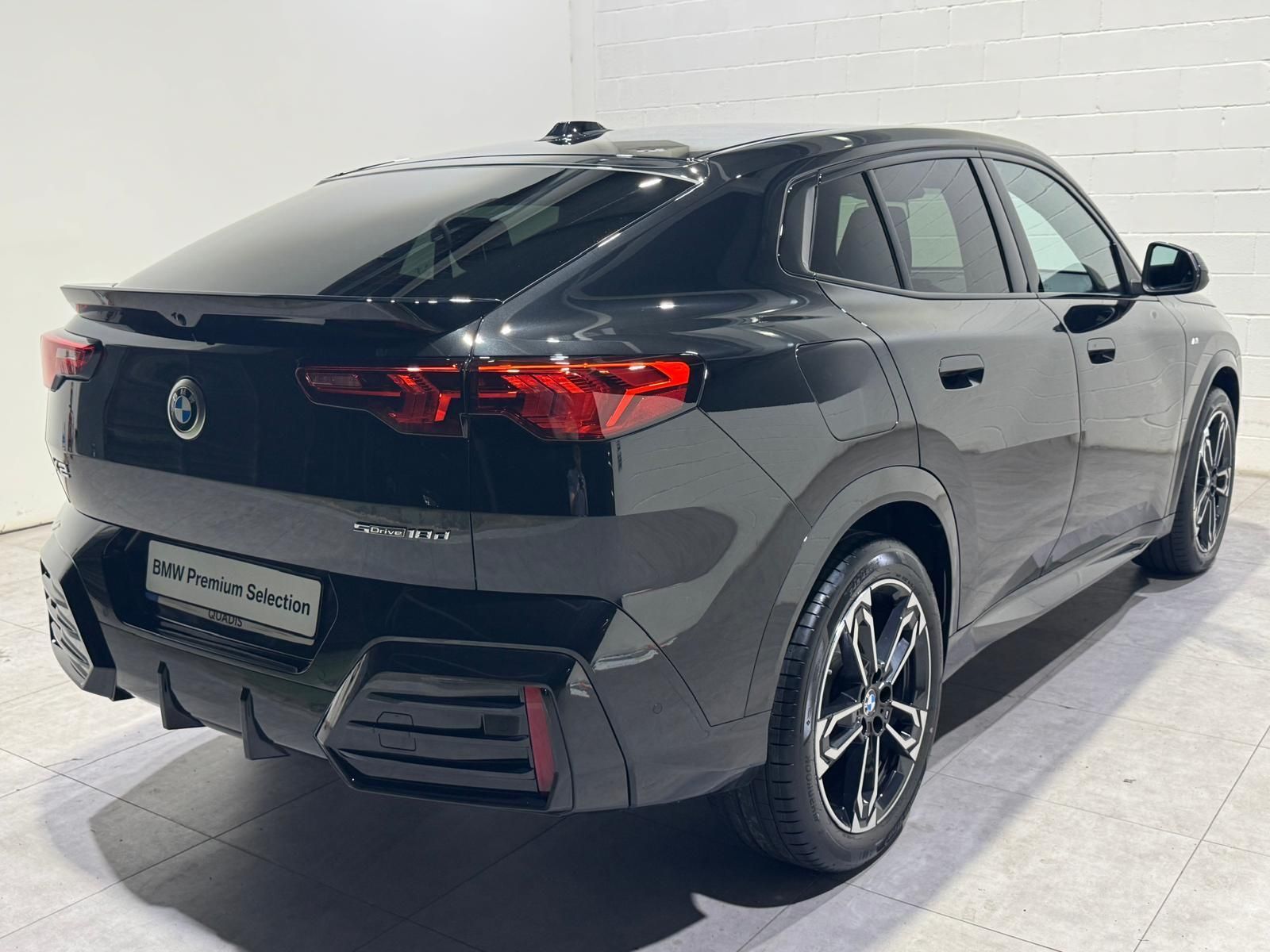 BMW X2 sDrive18d color Negro. Año 2025. 110KW(150CV). Diésel. En concesionario Quadis Munich (Terrassa) de Barcelona