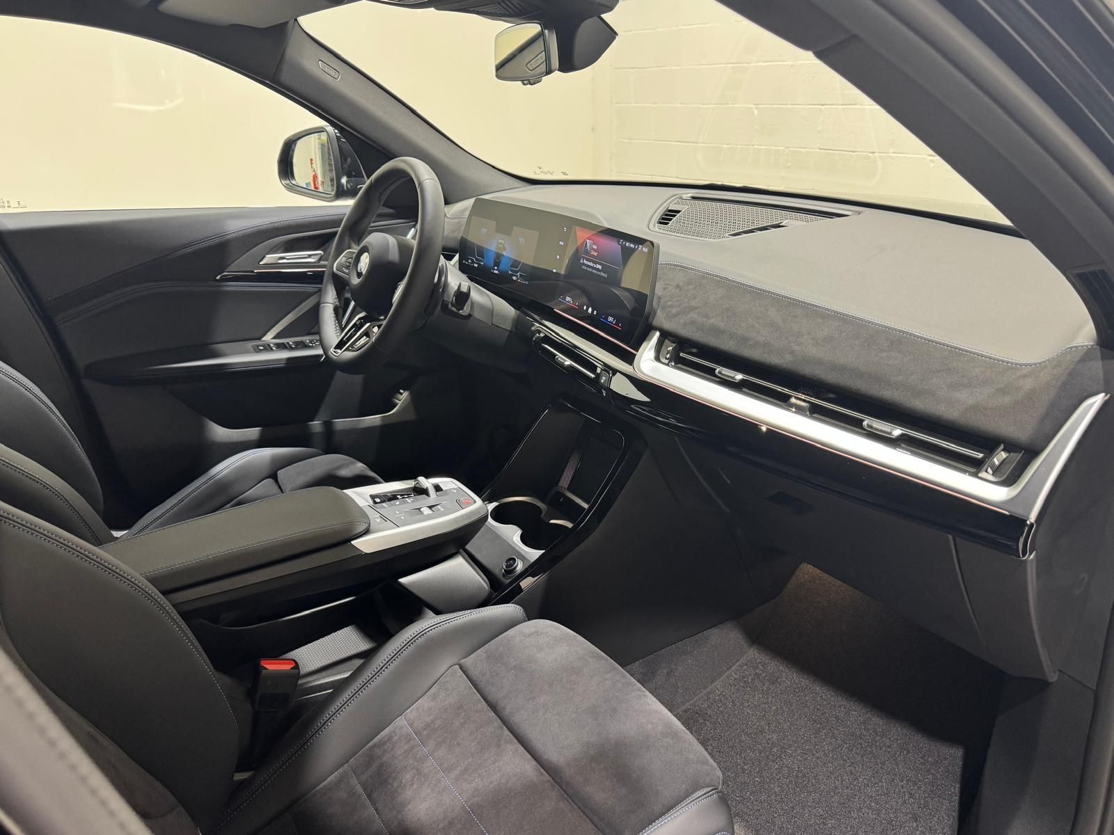 BMW X2 sDrive18d color Negro. Año 2025. 110KW(150CV). Diésel. En concesionario Quadis Munich (Terrassa) de Barcelona