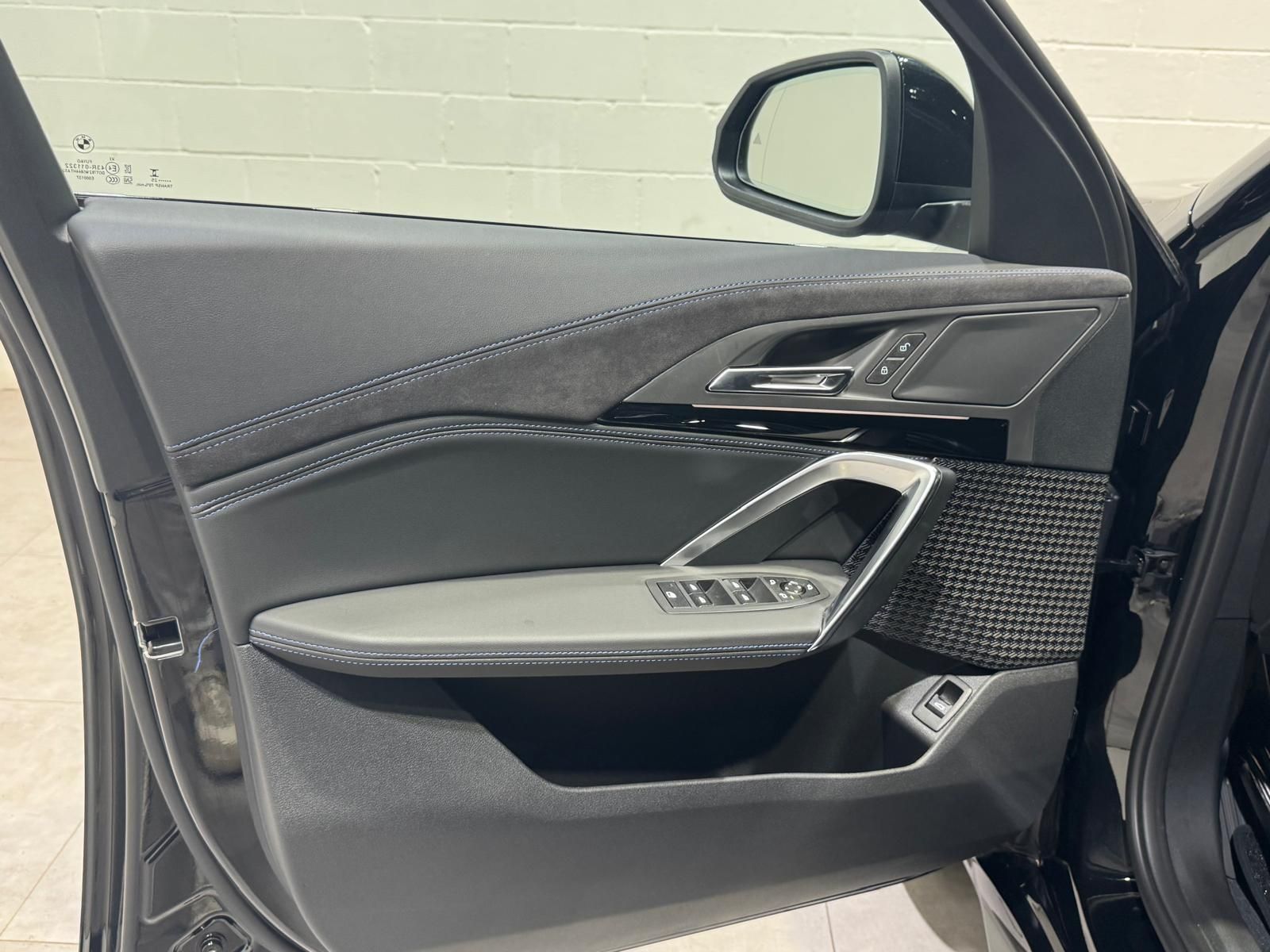 BMW X2 sDrive18d color Negro. Año 2025. 110KW(150CV). Diésel. En concesionario Quadis Munich (Terrassa) de Barcelona