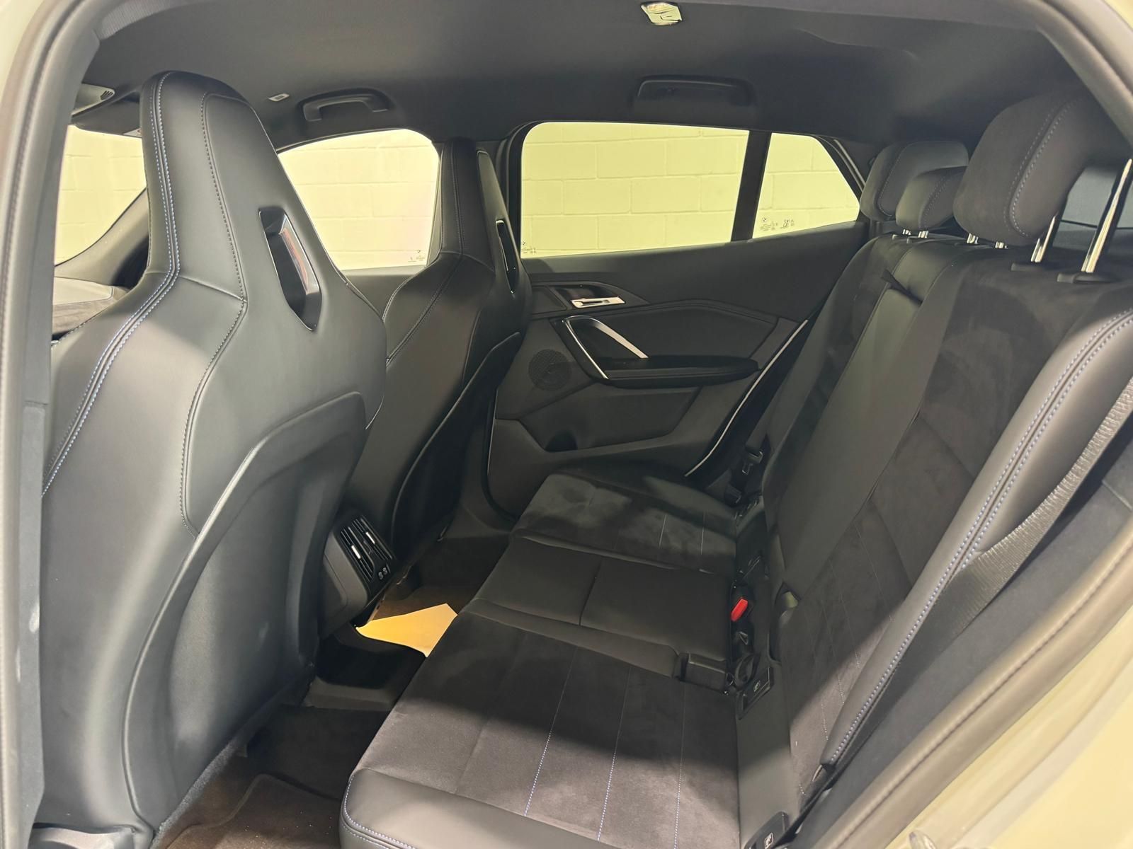 BMW X2 sDrive18d color Blanco. Año 2025. 110KW(150CV). Diésel. En concesionario Quadis Munich (Terrassa) de Barcelona