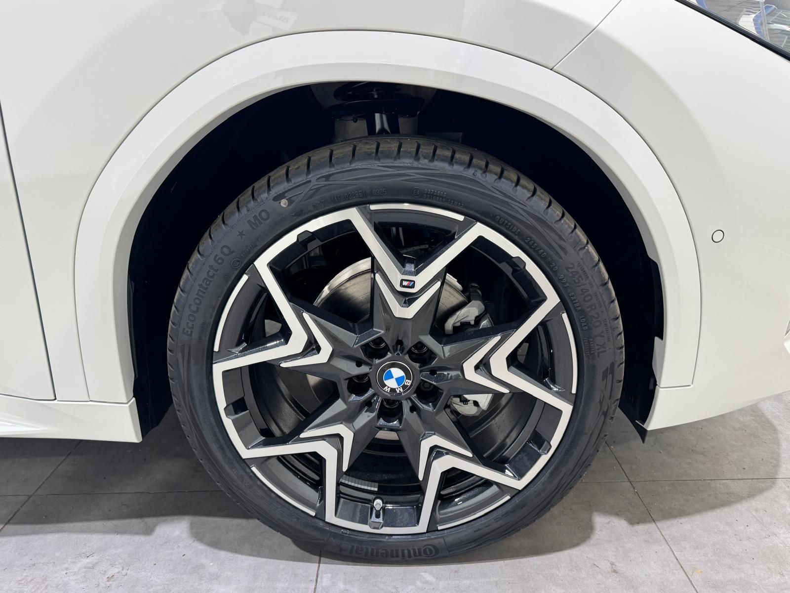 BMW X2 sDrive18d color Blanco. Año 2025. 110KW(150CV). Diésel. En concesionario Quadis Munich (Terrassa) de Barcelona