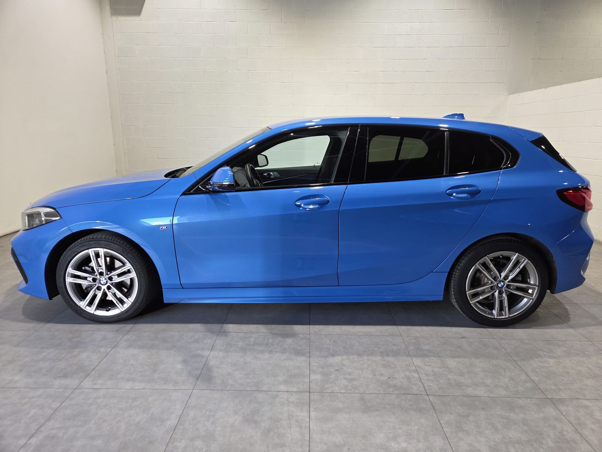 Fotos de BMW Serie 1 118d color Azul. Año 2020. 110KW(150CV). Diésel. En concesionario Quadis Munich (Terrassa) de Barcelona