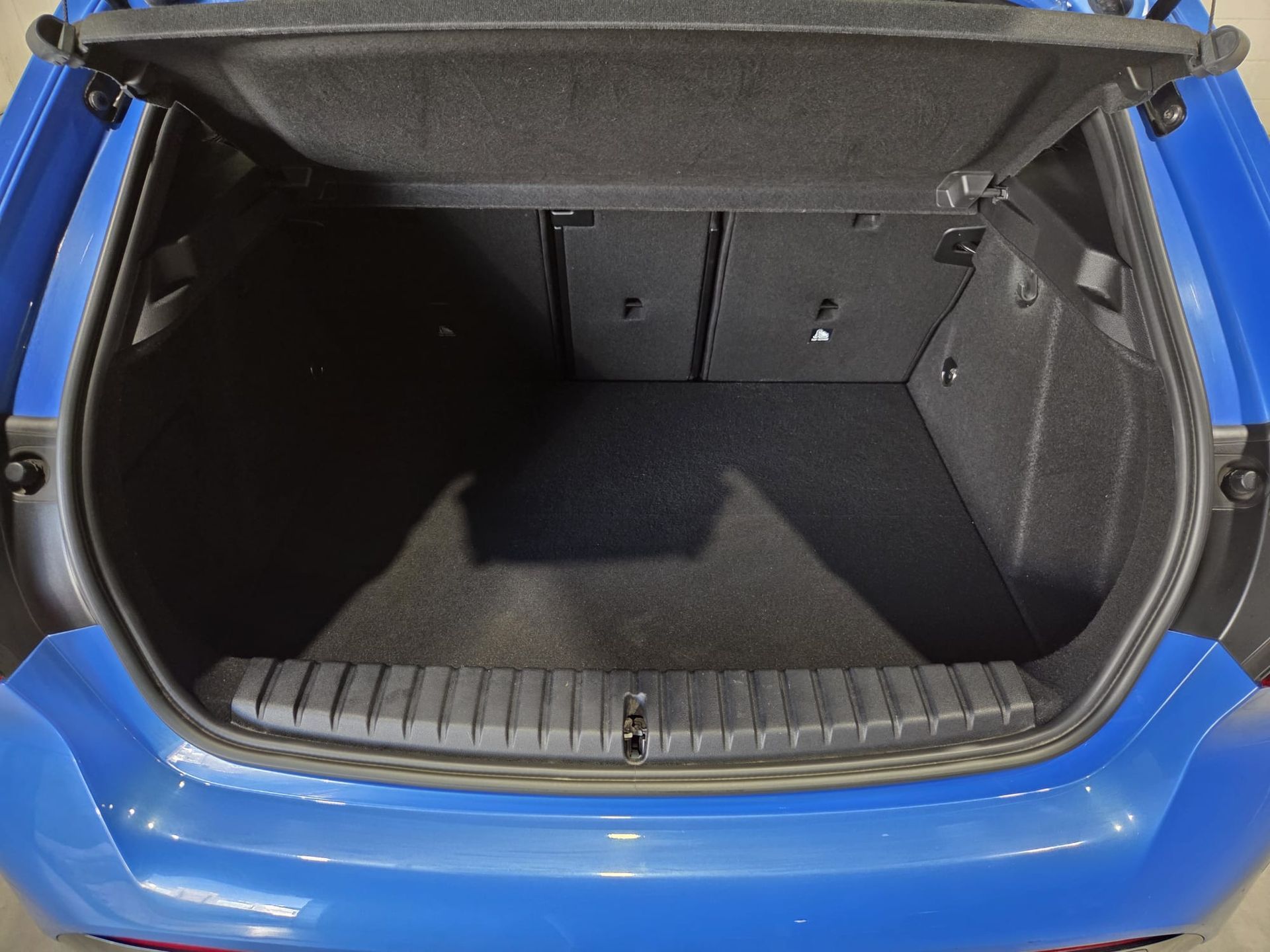 BMW Serie 1 118d color Azul. Año 2020. 110KW(150CV). Diésel. En concesionario Quadis Munich (Terrassa) de Barcelona