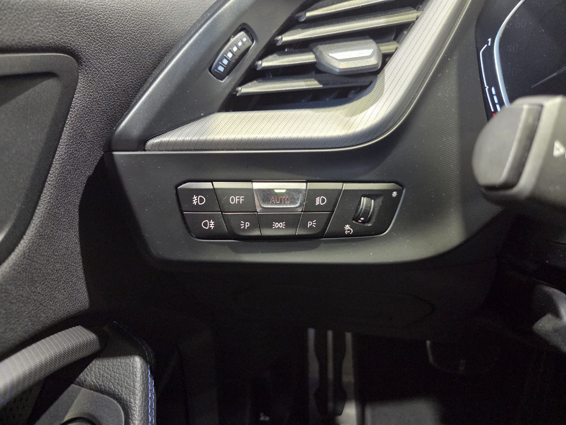 BMW Serie 1 118d color Azul. Año 2020. 110KW(150CV). Diésel. En concesionario Quadis Munich (Terrassa) de Barcelona