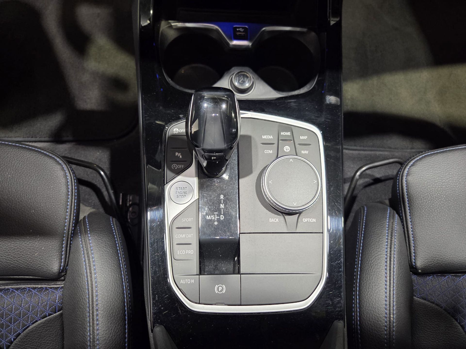 BMW Serie 1 118d color Azul. Año 2020. 110KW(150CV). Diésel. En concesionario Quadis Munich (Terrassa) de Barcelona