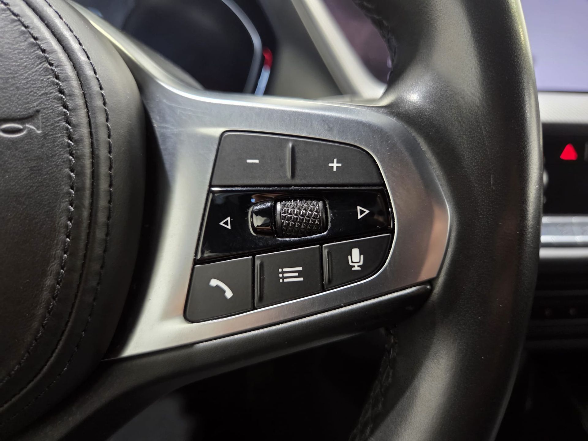 BMW Serie 1 118d color Azul. Año 2020. 110KW(150CV). Diésel. En concesionario Quadis Munich (Terrassa) de Barcelona