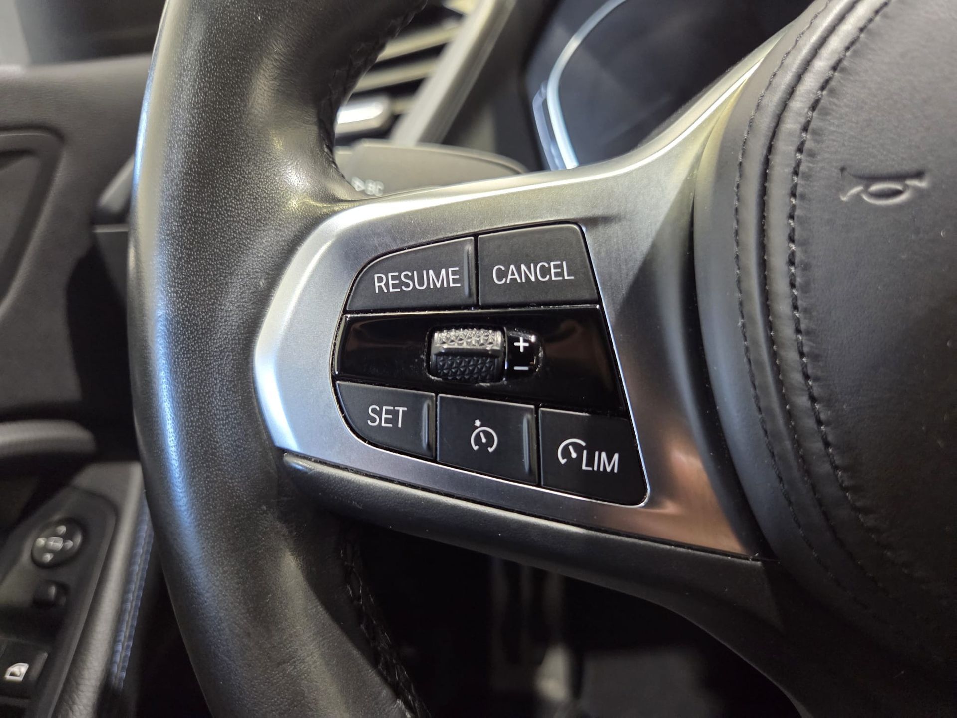 BMW Serie 1 118d color Azul. Año 2020. 110KW(150CV). Diésel. En concesionario Quadis Munich (Terrassa) de Barcelona