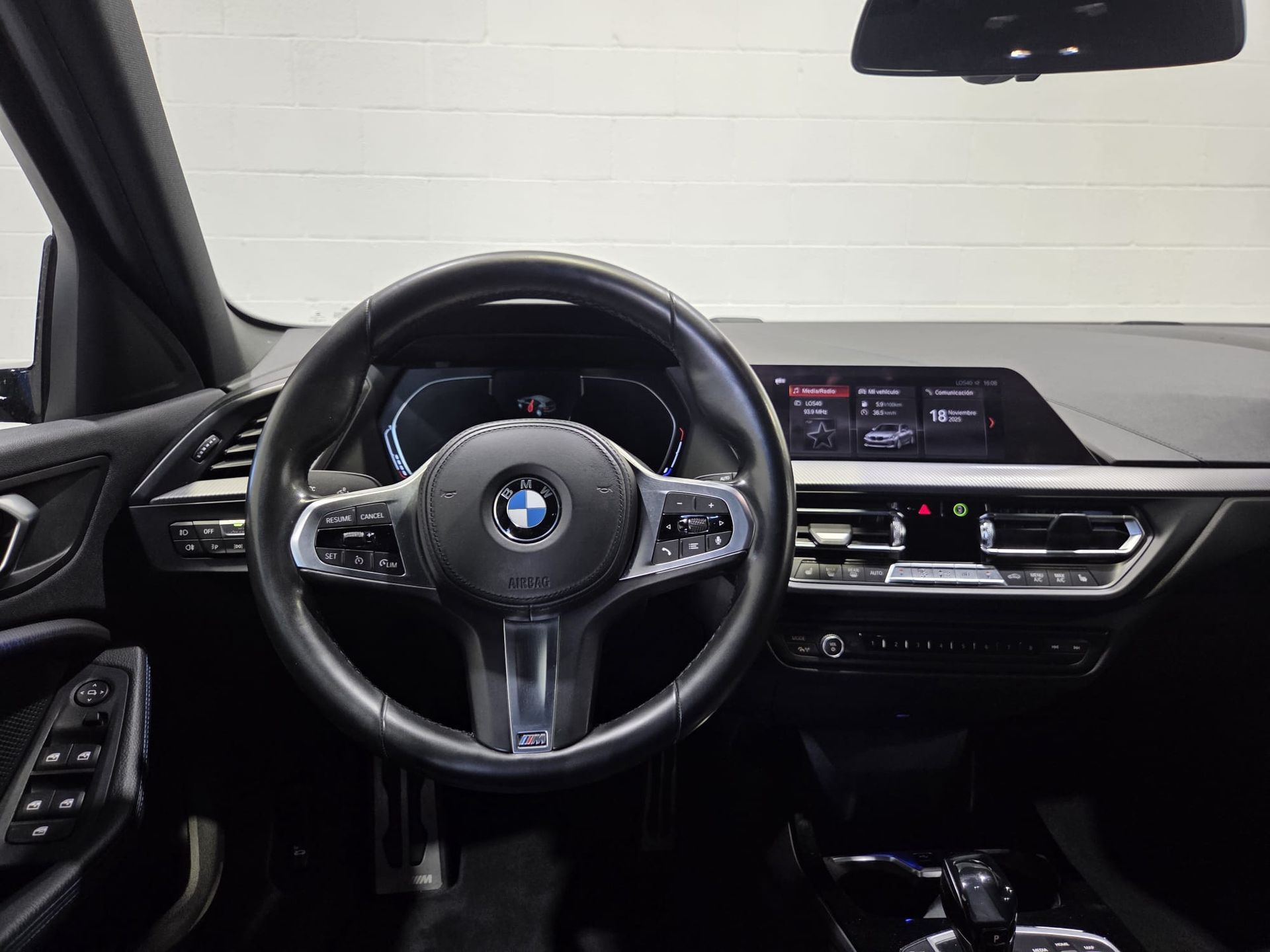 BMW Serie 1 118d color Azul. Año 2020. 110KW(150CV). Diésel. En concesionario Quadis Munich (Terrassa) de Barcelona