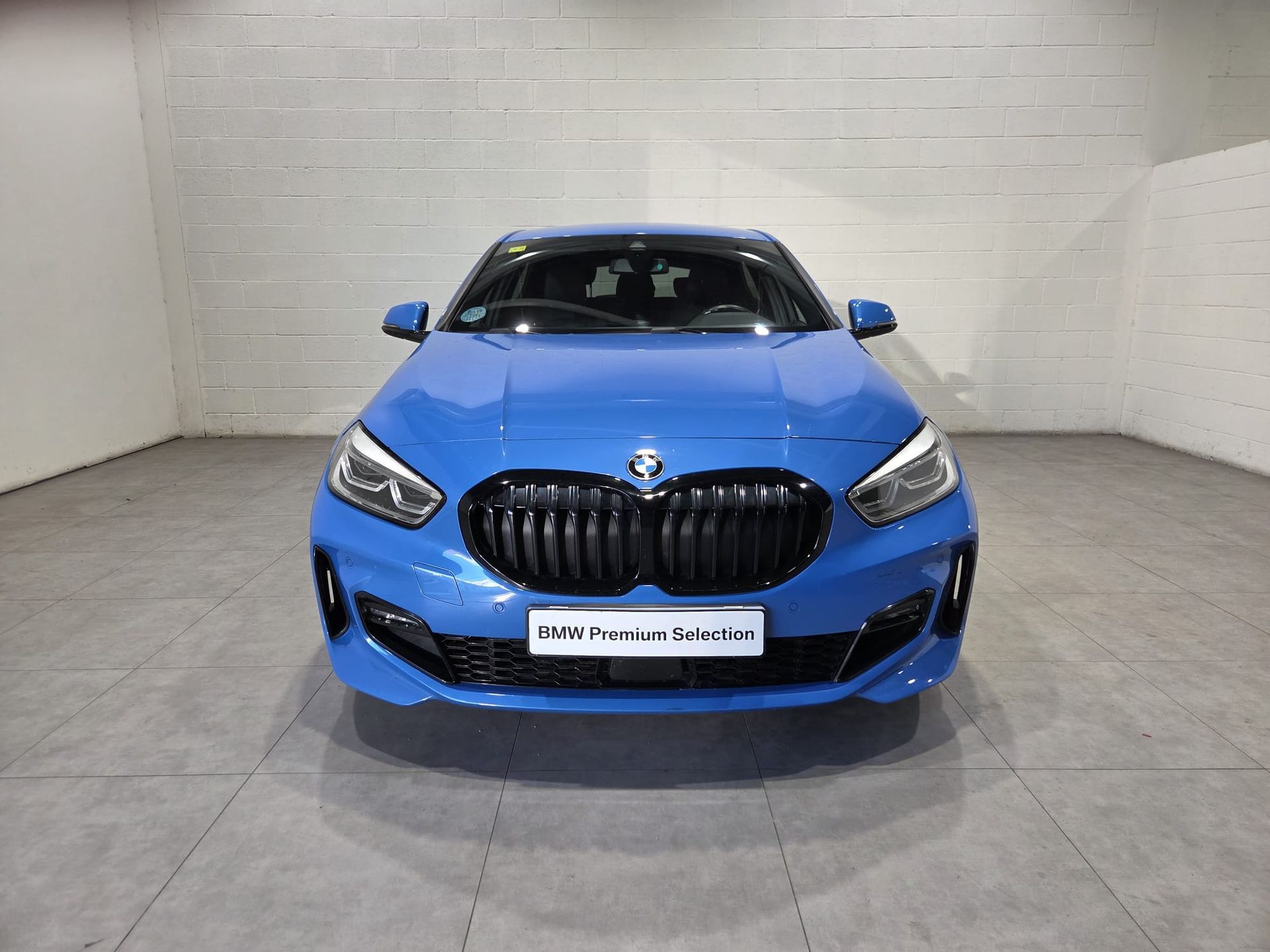 Fotos de BMW Serie 1 118d color Azul. Año 2020. 110KW(150CV). Diésel. En concesionario Quadis Munich (Terrassa) de Barcelona