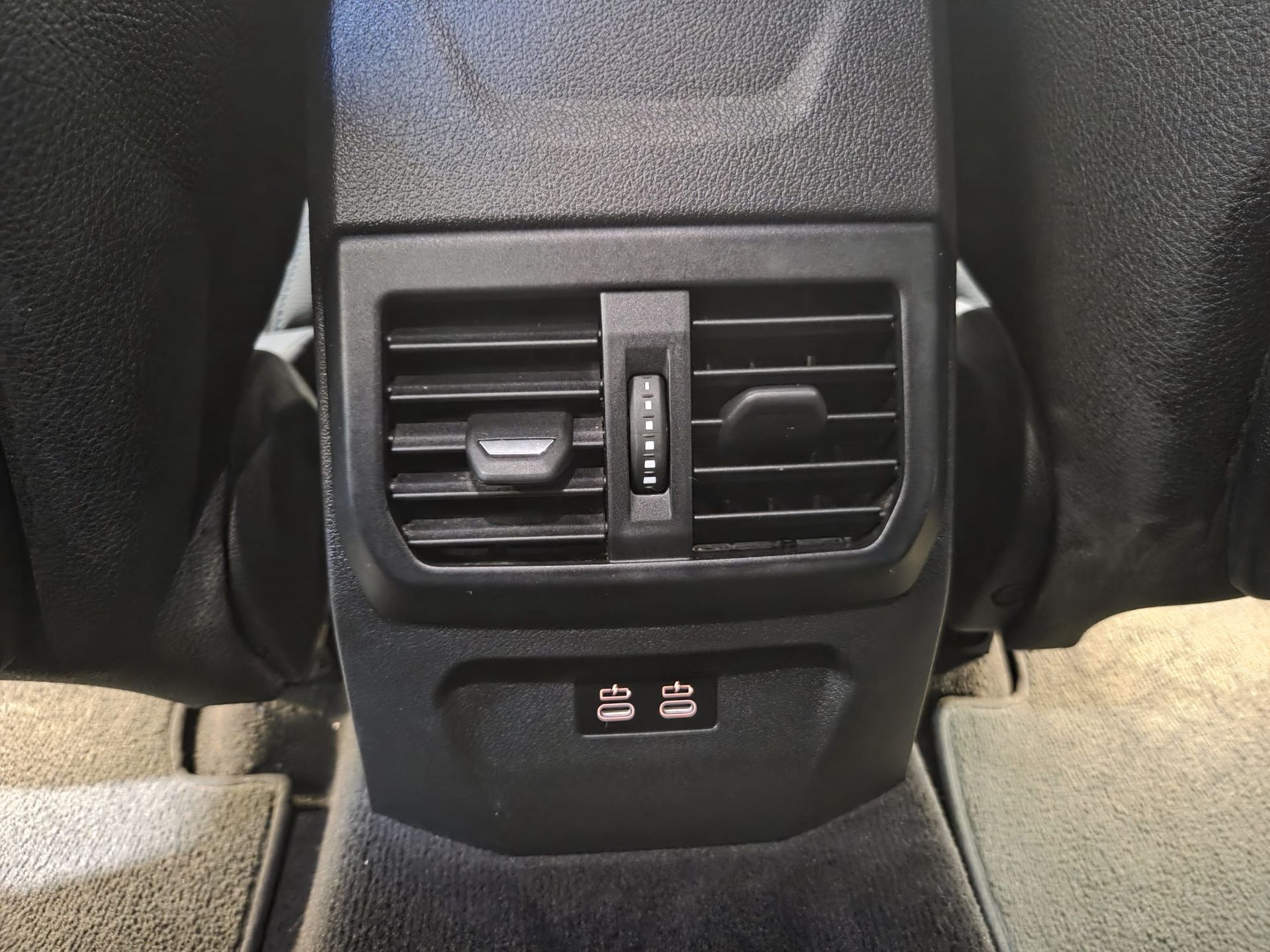 BMW Serie 1 118d color Azul. Año 2020. 110KW(150CV). Diésel. En concesionario Quadis Munich (Terrassa) de Barcelona