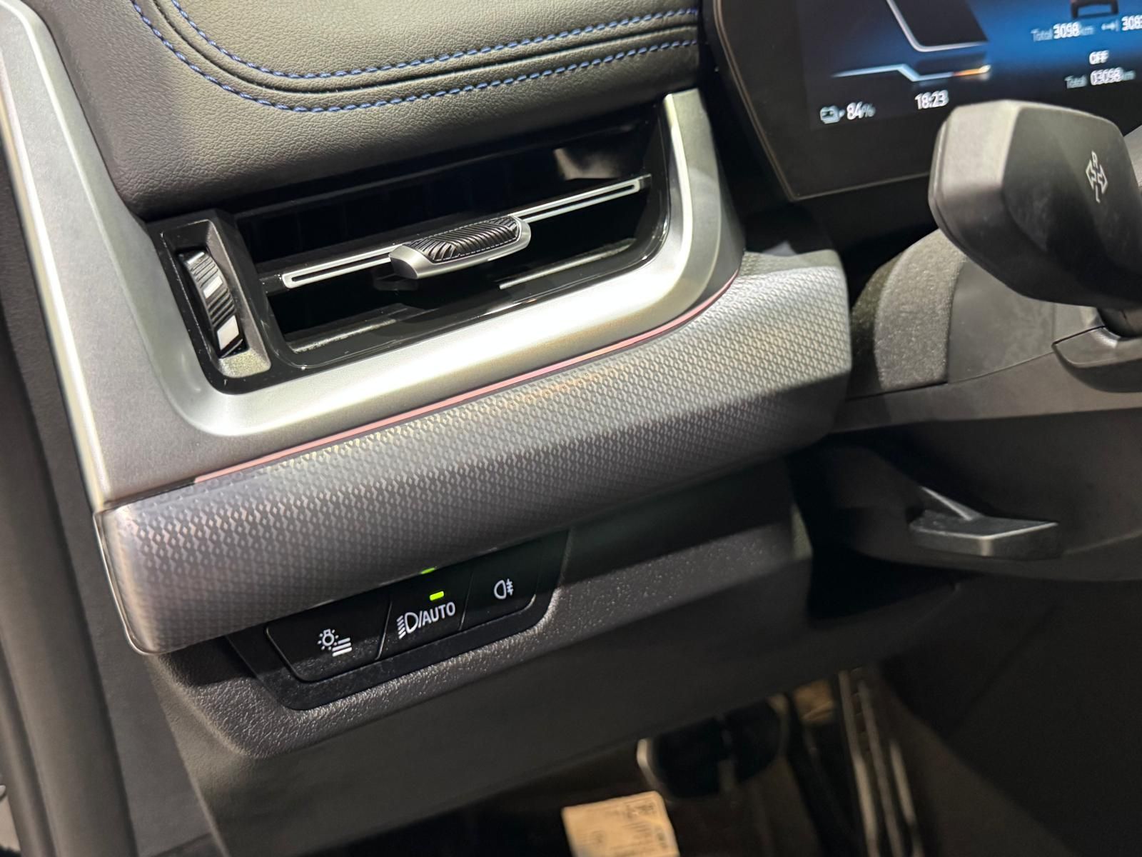 BMW iX1 eDrive20 color Negro. Año 2025. 150KW(204CV). Eléctrico. En concesionario Quadis Munich de Barcelona