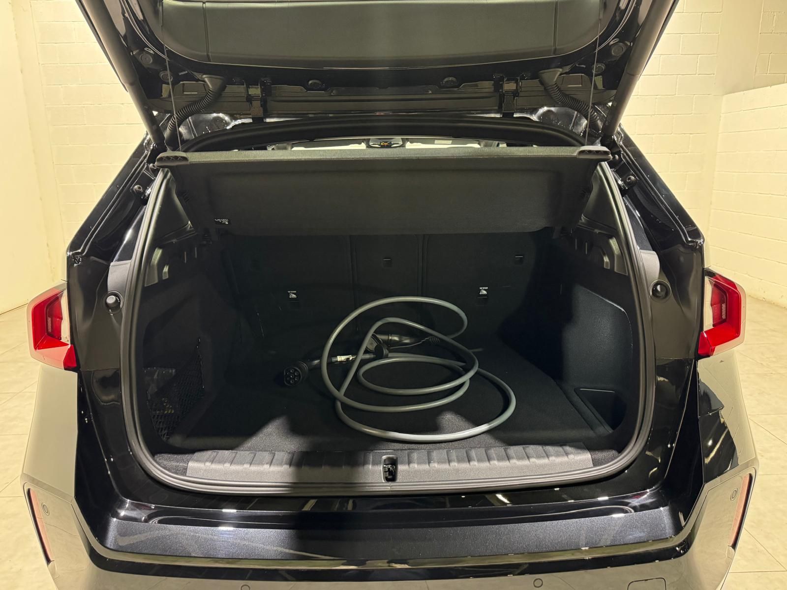 BMW iX1 eDrive20 color Negro. Año 2025. 150KW(204CV). Eléctrico. En concesionario Quadis Munich de Barcelona