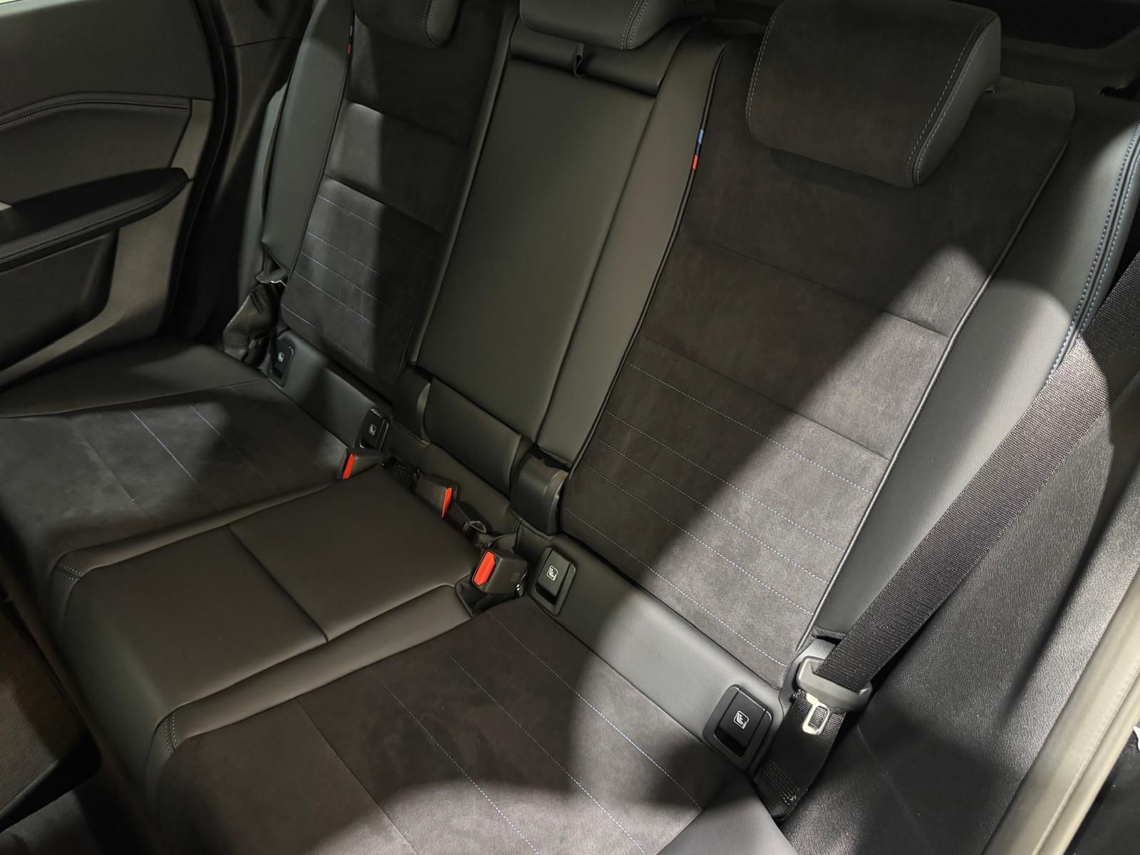 BMW iX1 eDrive20 color Negro. Año 2025. 150KW(204CV). Eléctrico. En concesionario Quadis Munich de Barcelona