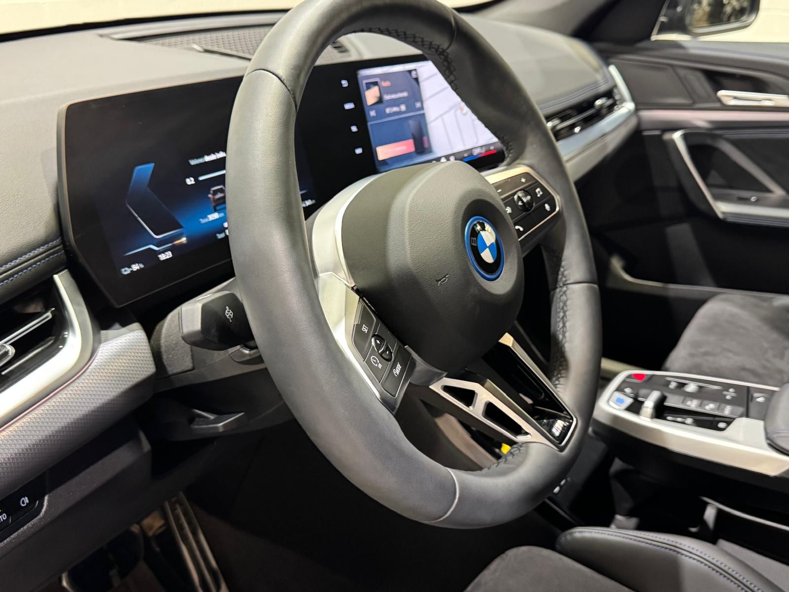 BMW iX1 eDrive20 color Negro. Año 2025. 150KW(204CV). Eléctrico. En concesionario Quadis Munich de Barcelona