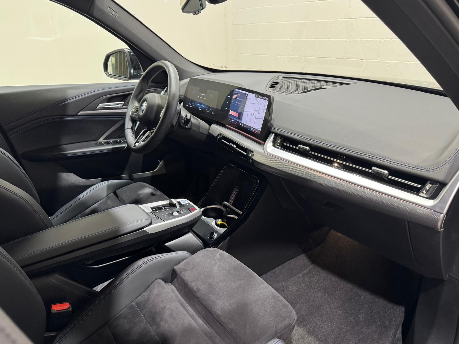 BMW iX1 eDrive20 color Negro. Año 2025. 150KW(204CV). Eléctrico. En concesionario Quadis Munich de Barcelona