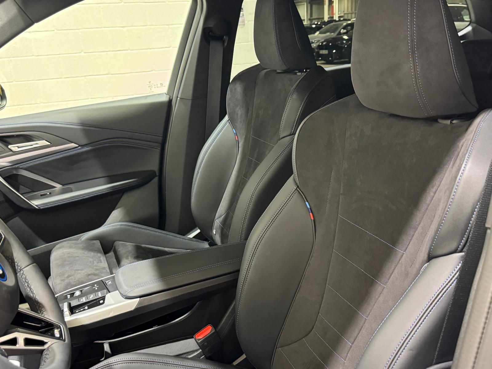 BMW iX1 eDrive20 color Negro. Año 2025. 150KW(204CV). Eléctrico. En concesionario Quadis Munich de Barcelona