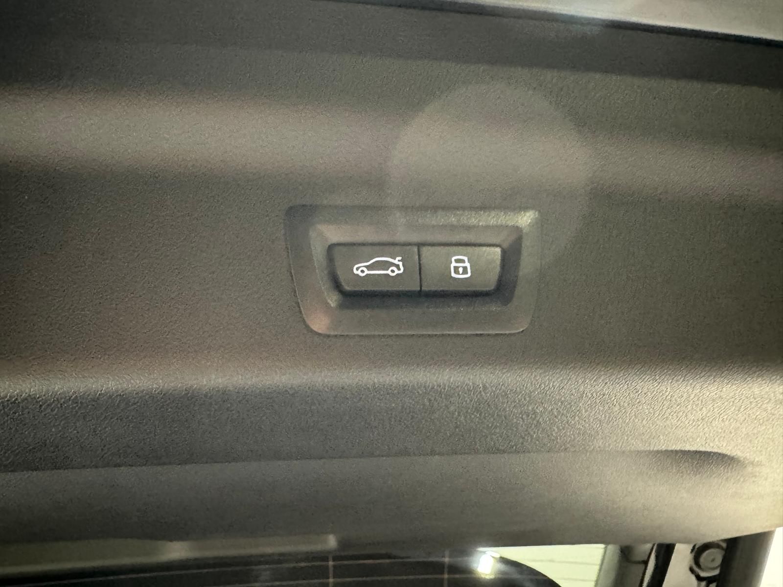 BMW iX1 eDrive20 color Negro. Año 2025. 150KW(204CV). Eléctrico. En concesionario Quadis Munich de Barcelona