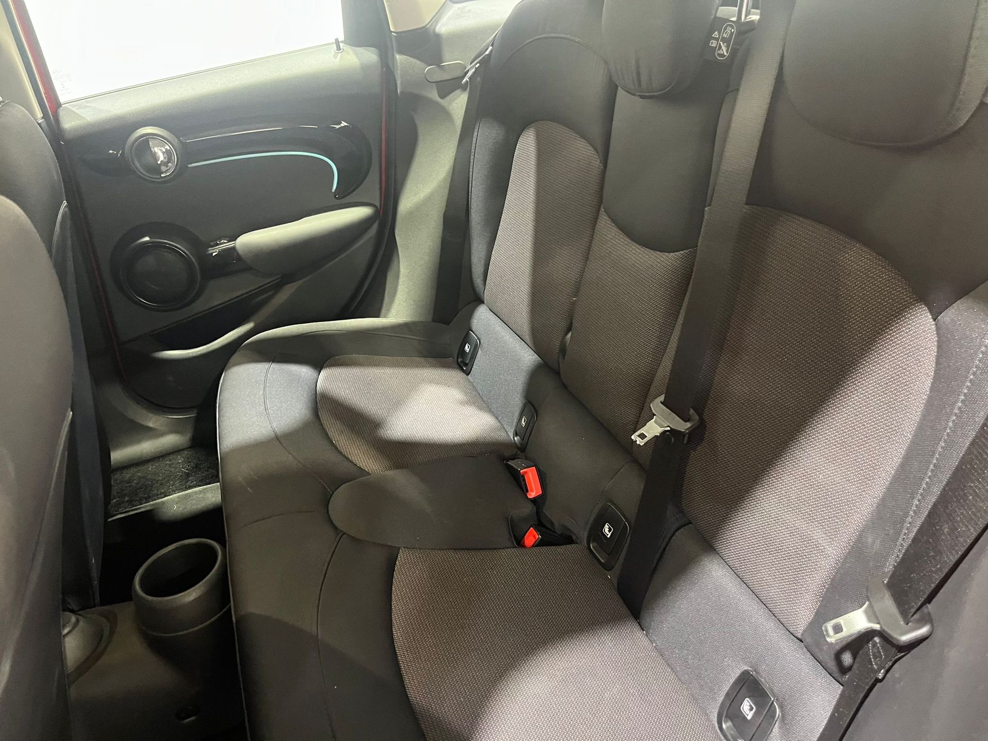 fotoG 8 del MINI MINI 5 Puertas Cooper 100 kW (136 CV) 136cv Gasolina del 2022 en Barcelona