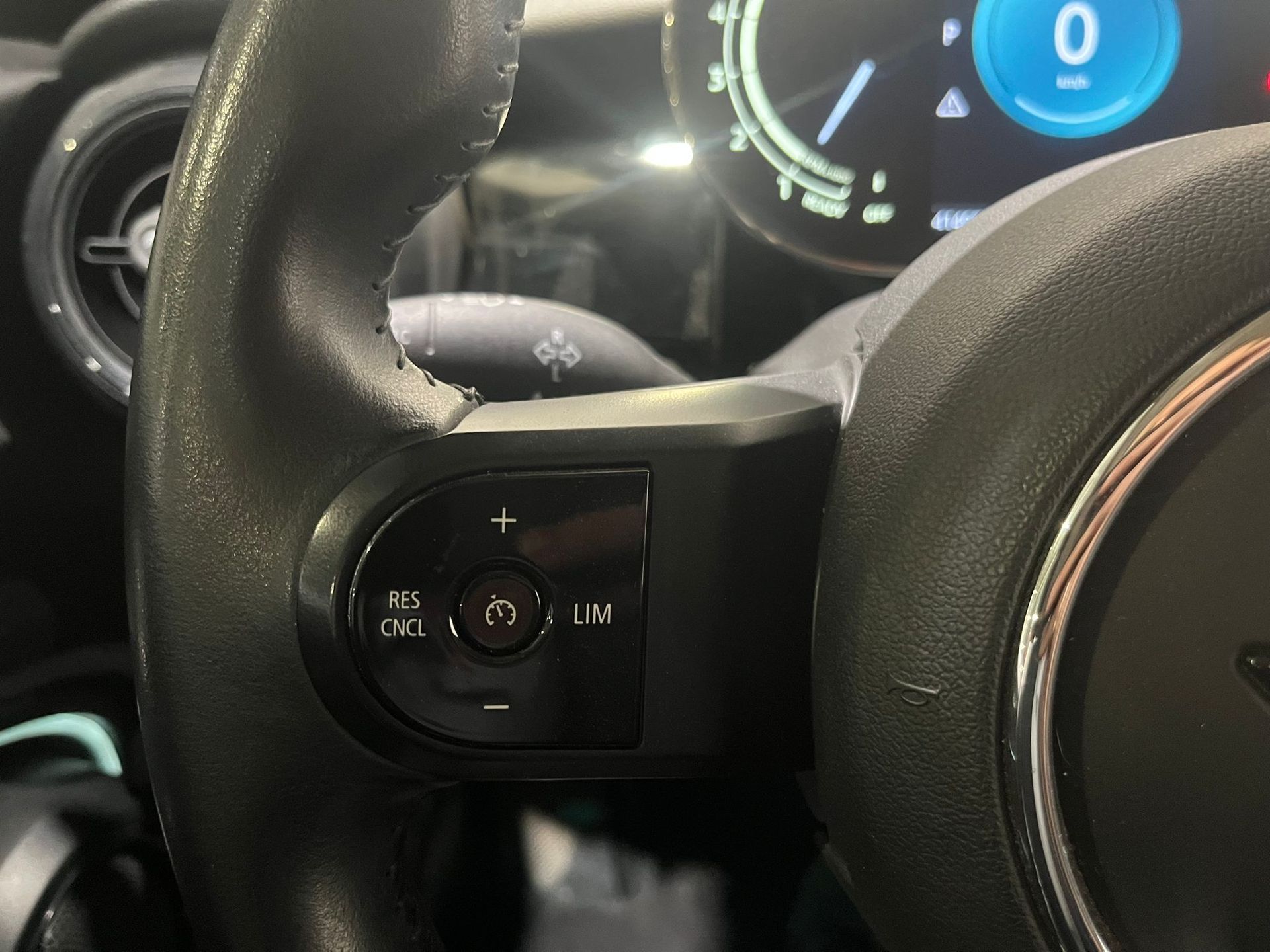 fotoG 16 del MINI MINI 5 Puertas Cooper 100 kW (136 CV) 136cv Gasolina del 2022 en Barcelona