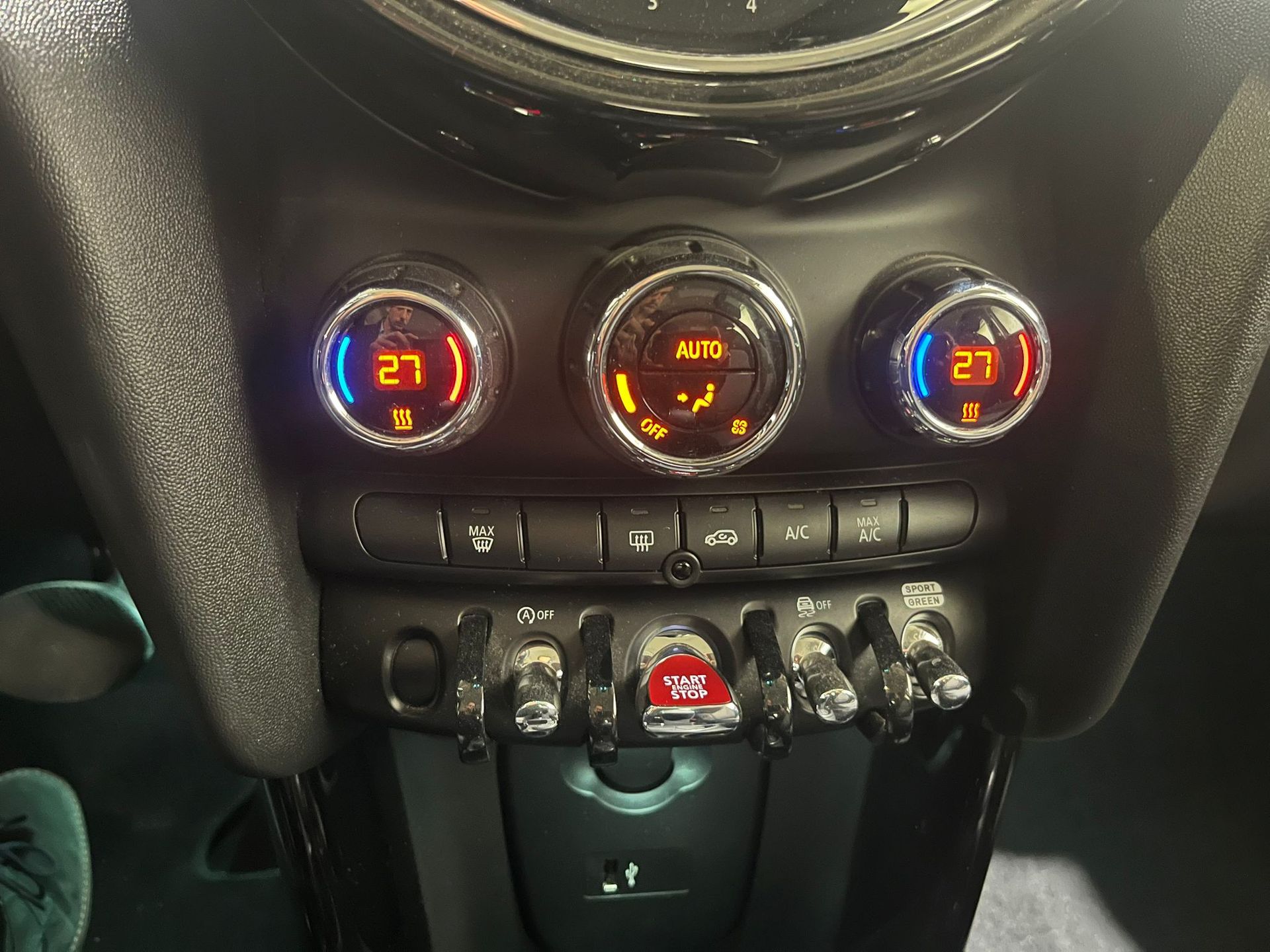 fotoG 11 del MINI MINI 5 Puertas Cooper 100 kW (136 CV) 136cv Gasolina del 2022 en Barcelona