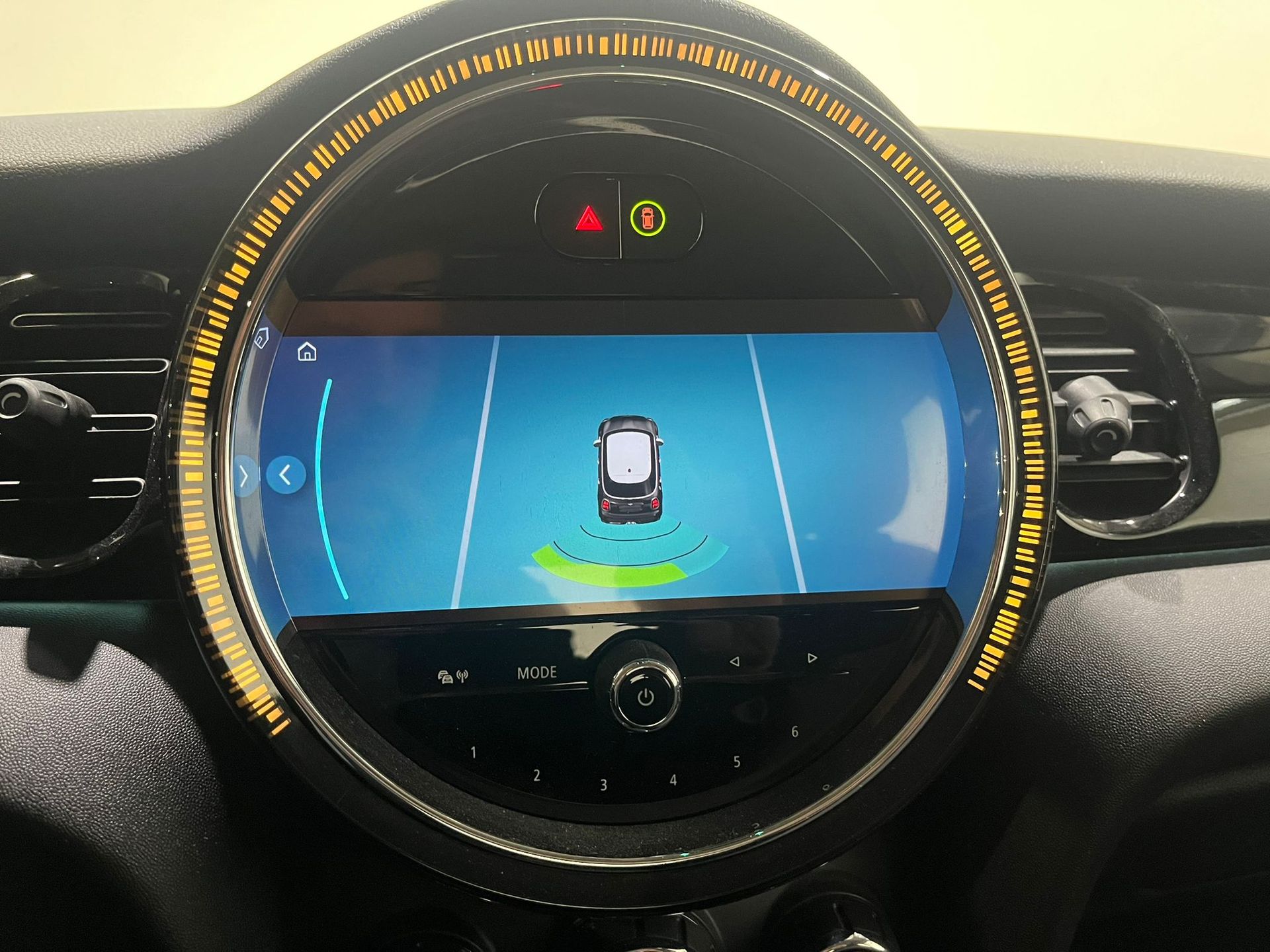 fotoG 13 del MINI MINI 5 Puertas Cooper 100 kW (136 CV) 136cv Gasolina del 2022 en Barcelona