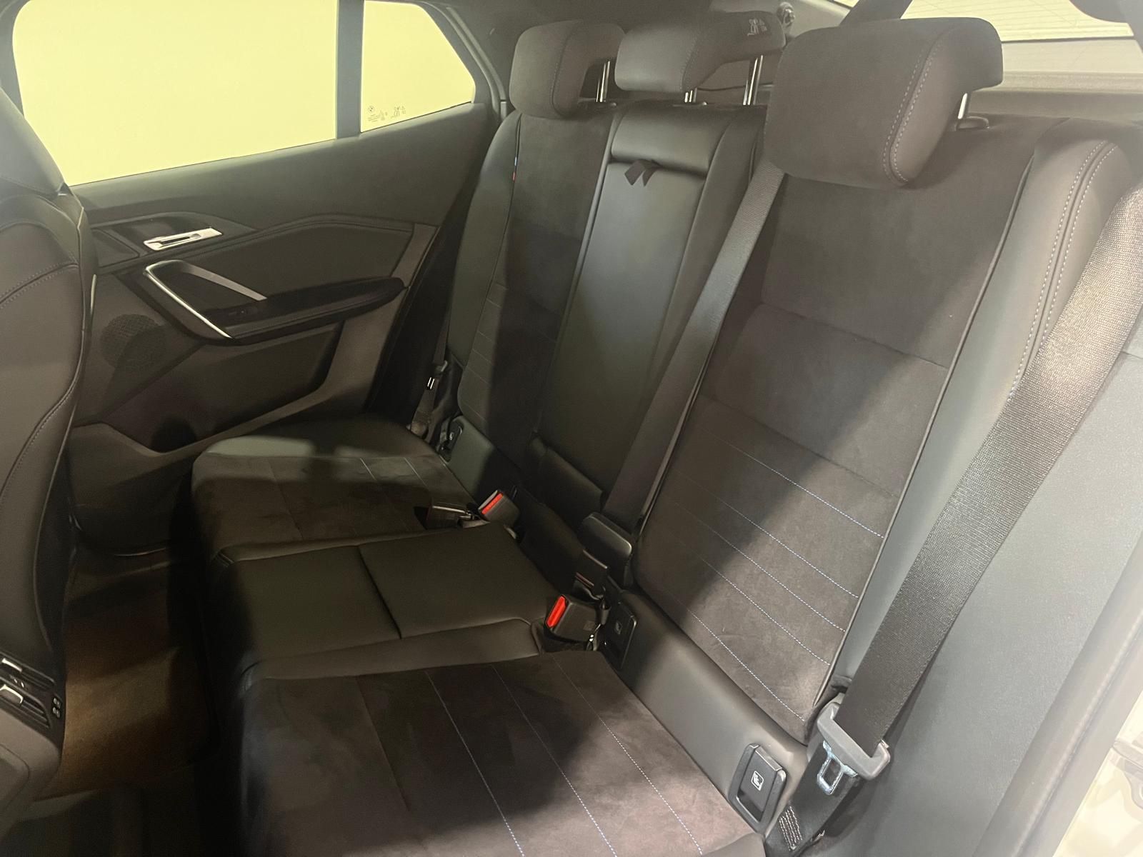 BMW iX2 eDrive20 color Blanco. Año 2025. 150KW(204CV). Eléctrico. En concesionario Quadis Munich (Manresa) de Barcelona