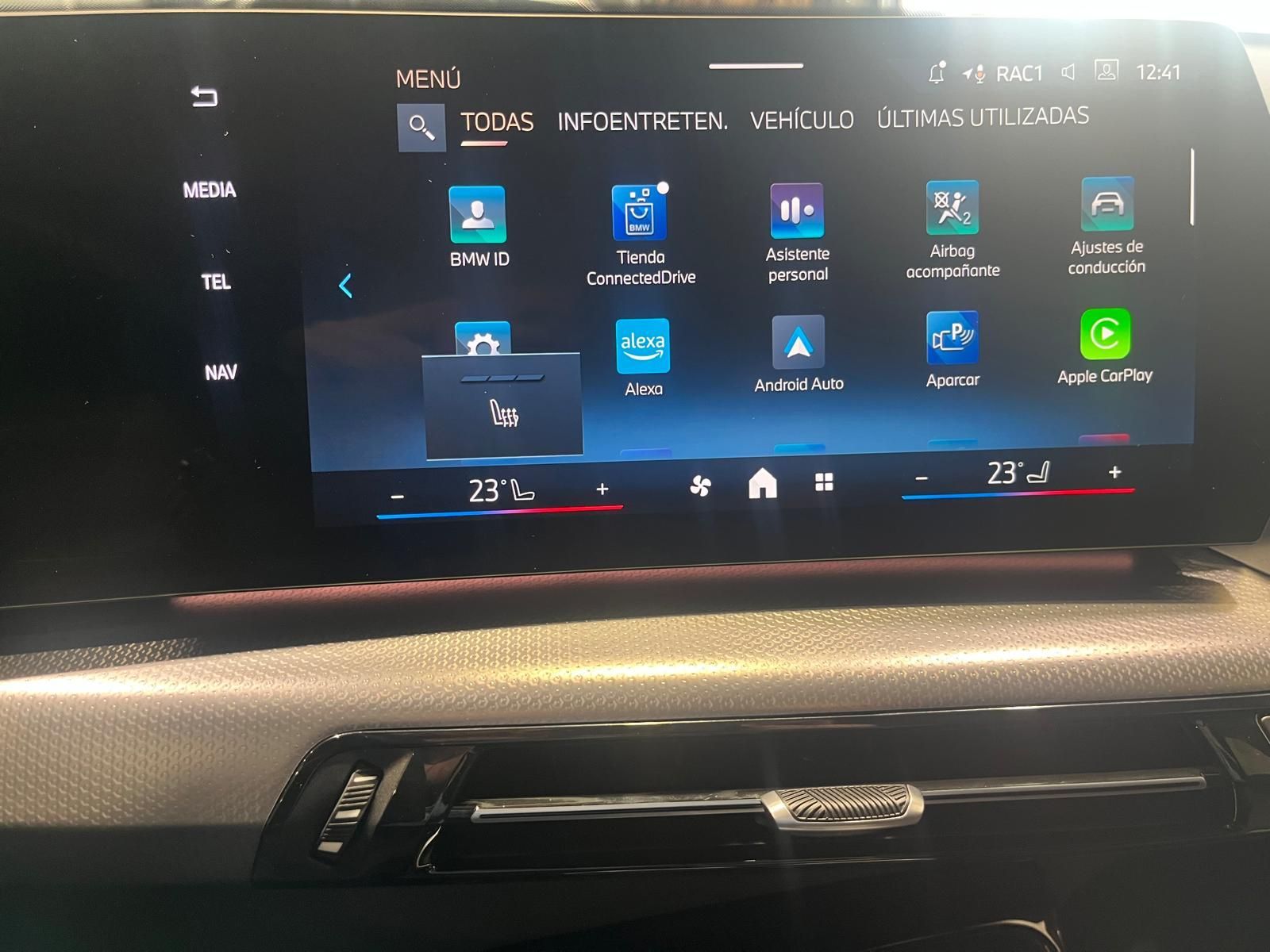 BMW iX2 eDrive20 color Blanco. Año 2025. 150KW(204CV). Eléctrico. En concesionario Quadis Munich (Manresa) de Barcelona