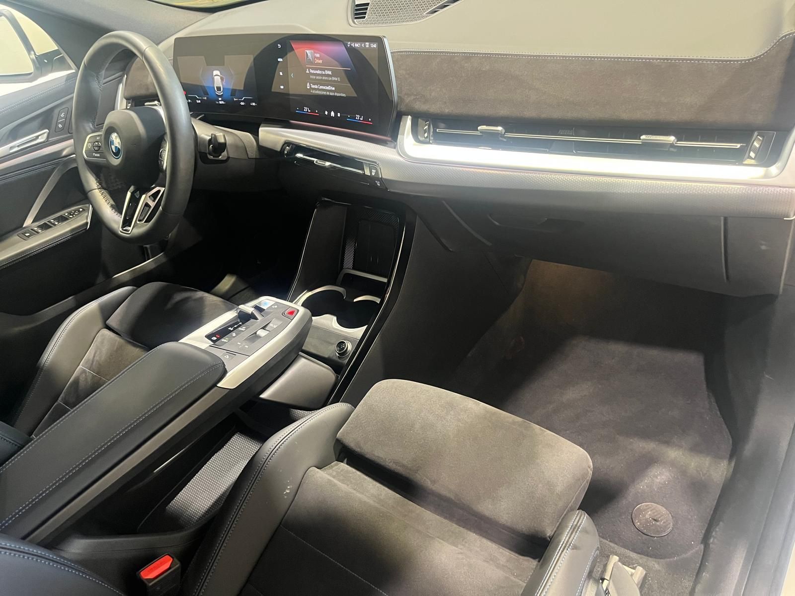 BMW iX2 eDrive20 color Blanco. Año 2025. 150KW(204CV). Eléctrico. En concesionario Quadis Munich (Manresa) de Barcelona