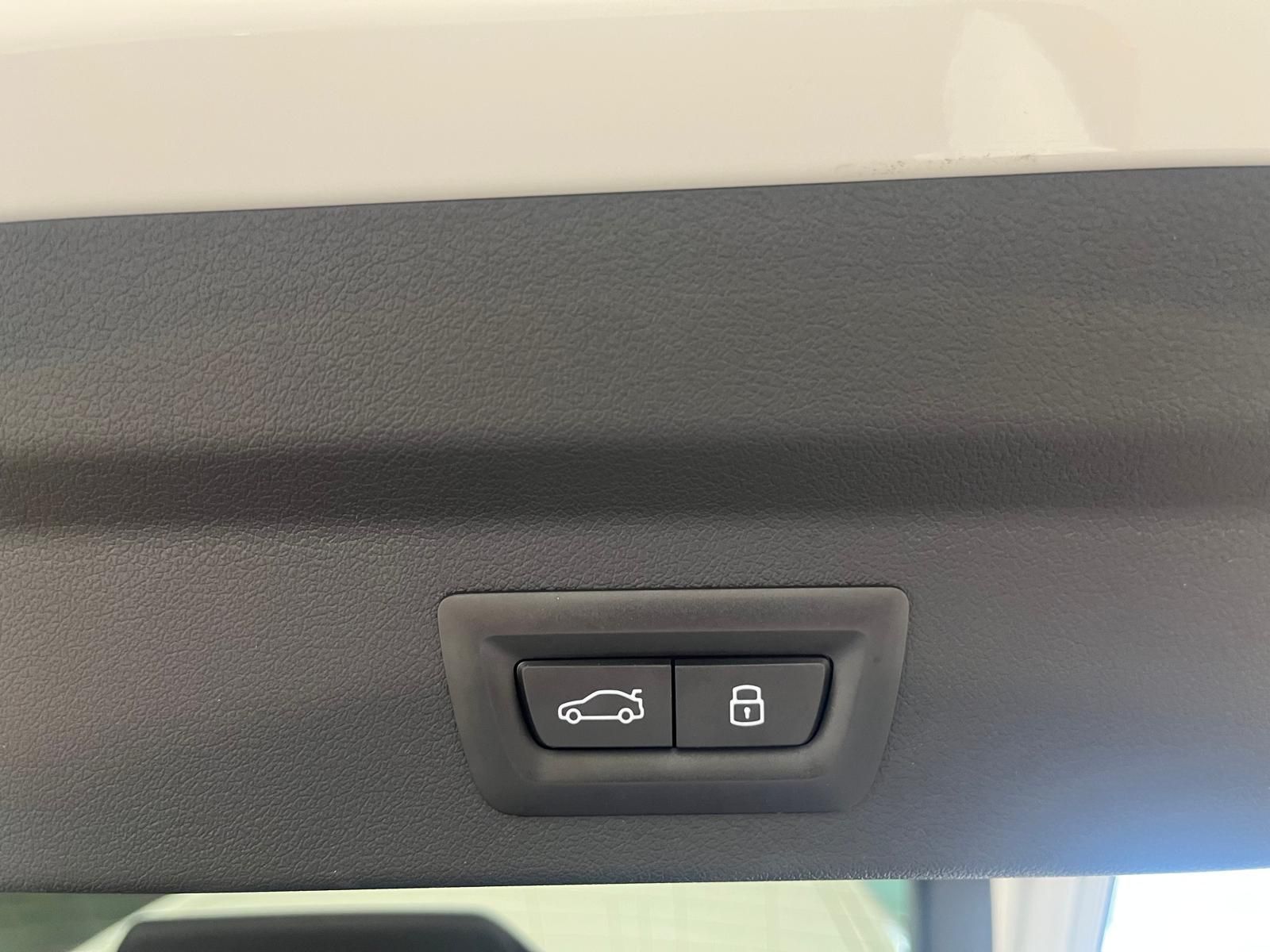 BMW iX2 eDrive20 color Blanco. Año 2025. 150KW(204CV). Eléctrico. En concesionario Quadis Munich (Manresa) de Barcelona