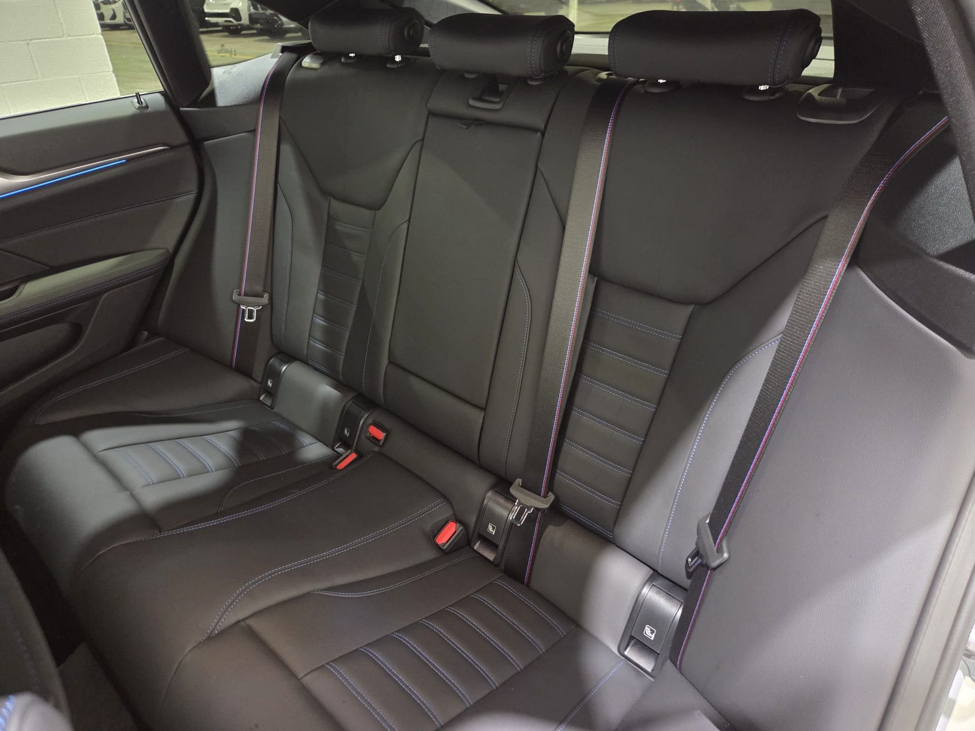 BMW i4 M50 color Blanco. Año 2025. 400KW(544CV). Eléctrico. En concesionario Quadis Munich (Terrassa) de Barcelona