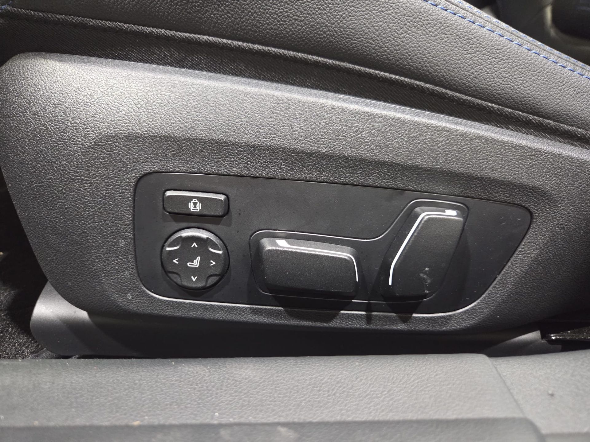 BMW i4 M50 color Blanco. Año 2025. 400KW(544CV). Eléctrico. En concesionario Quadis Munich (Terrassa) de Barcelona