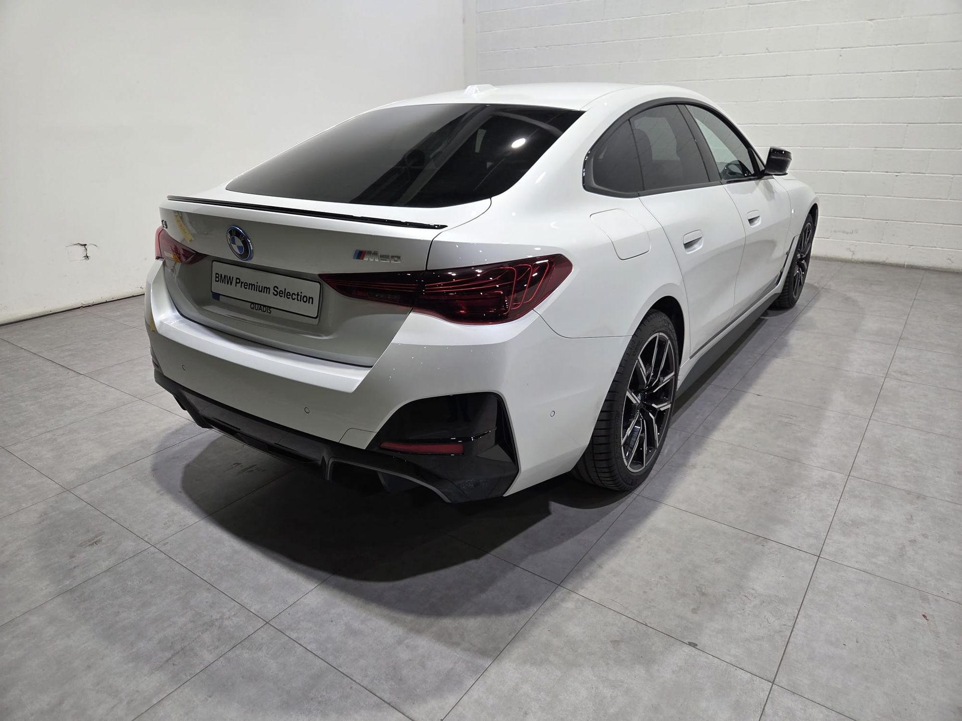 BMW i4 M50 color Blanco. Año 2025. 400KW(544CV). Eléctrico. En concesionario Quadis Munich (Terrassa) de Barcelona