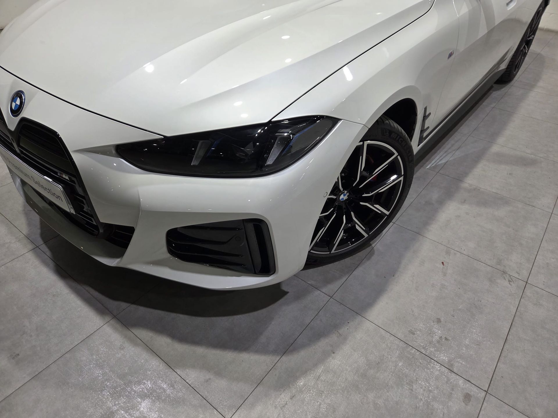 BMW i4 M50 color Blanco. Año 2025. 400KW(544CV). Eléctrico. En concesionario Quadis Munich (Terrassa) de Barcelona