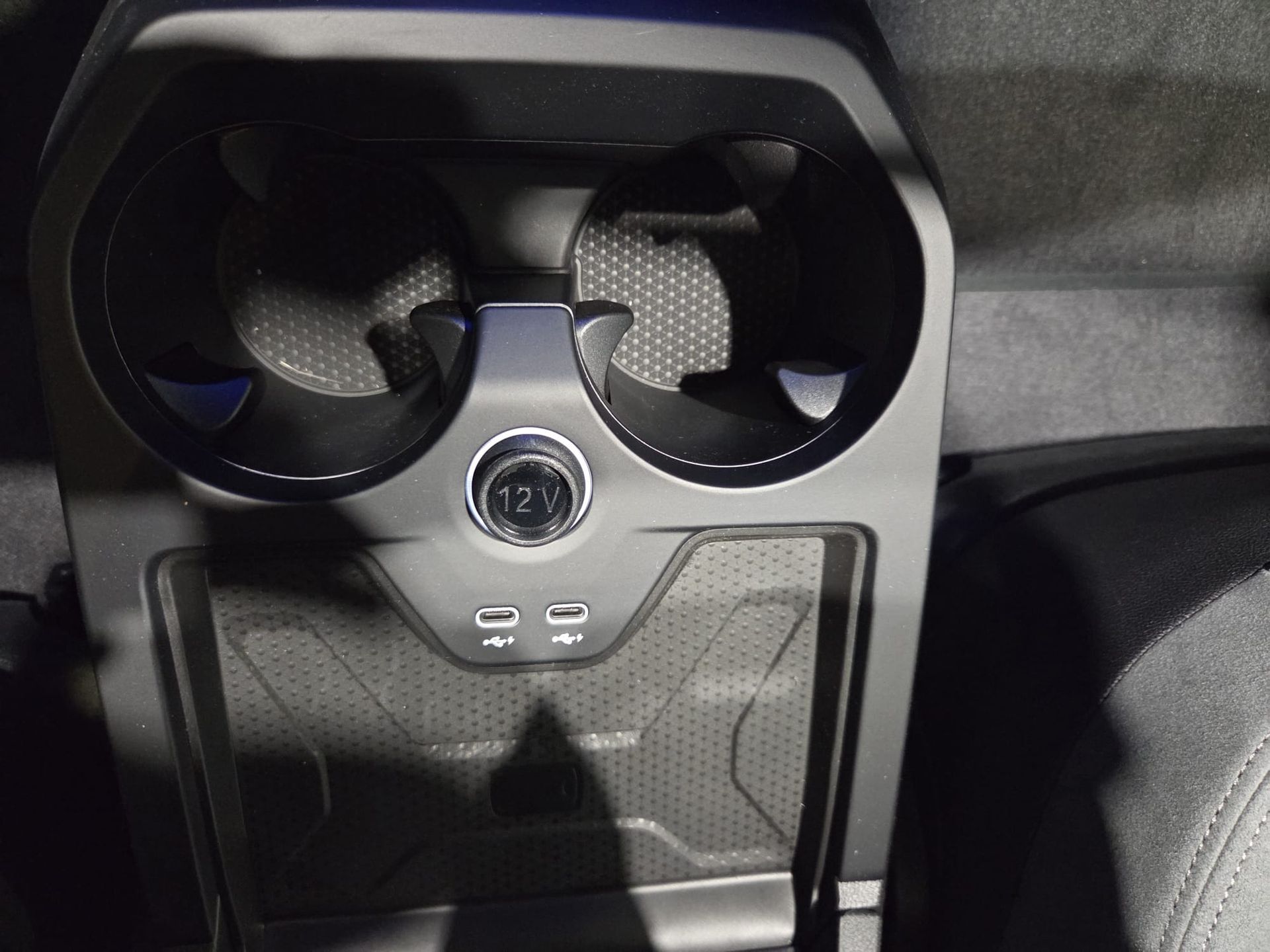 BMW iX xDrive60 color Gris. Año 2025. 400KW(544CV). Eléctrico. En concesionario Quadis Munich (Terrassa) de Barcelona