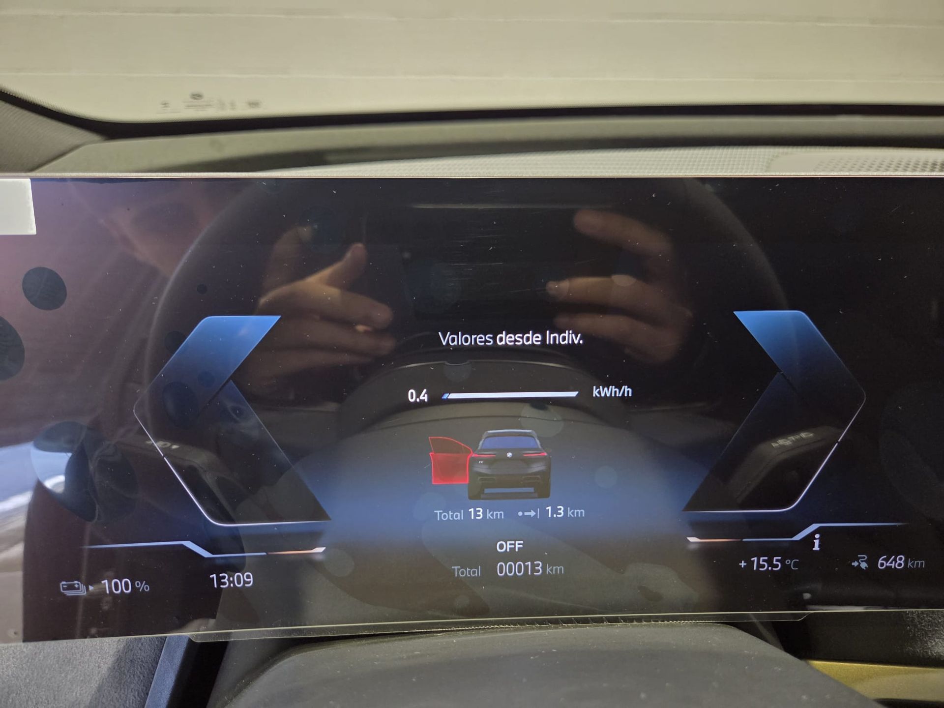 BMW iX xDrive60 color Gris. Año 2025. 400KW(544CV). Eléctrico. En concesionario Quadis Munich (Terrassa) de Barcelona