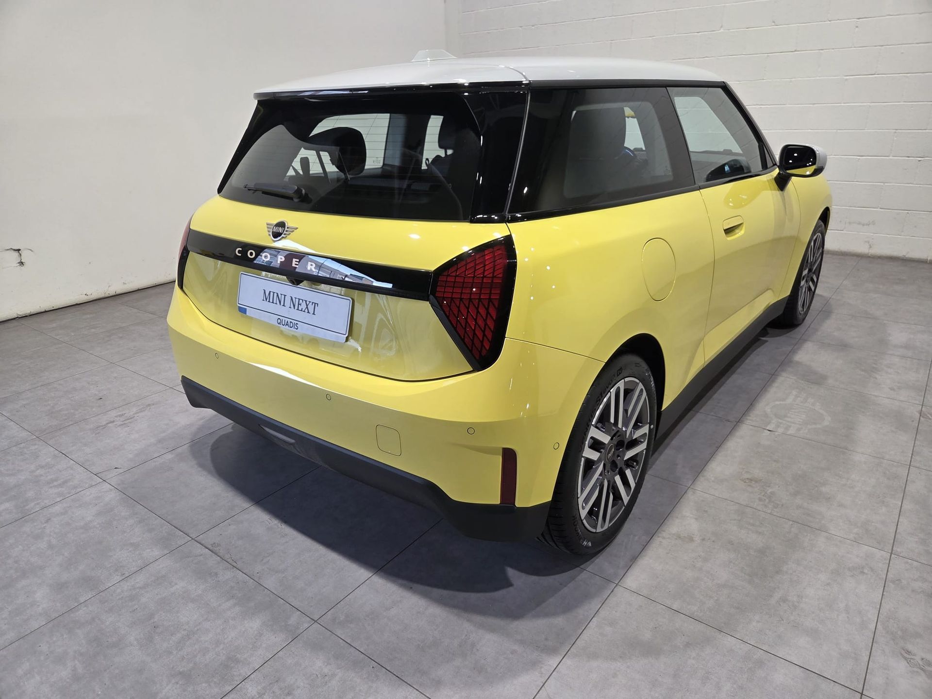 fotoG 3 del MINI MINI Cooper E 135 kW (184 CV) 184cv Eléctrico del 2025 en Barcelona