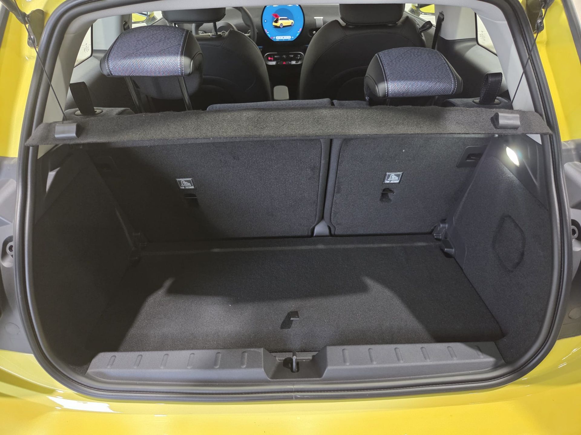 fotoG 6 del MINI MINI 3 Puertas Cooper E 135 kW (184 CV) 184cv Eléctrico del 2025 en Barcelona