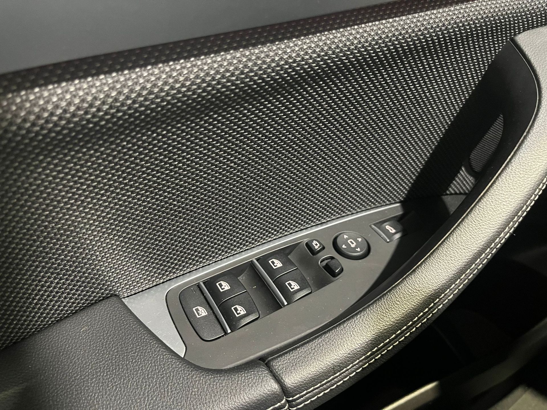 BMW X4 xDrive20d color Blanco. Año 2021. 140KW(190CV). Diésel. En concesionario Quadis Munich (Manresa) de Barcelona