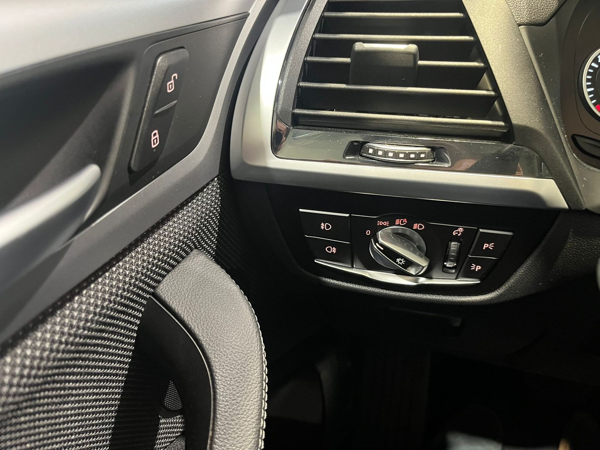 BMW X4 xDrive20d color Blanco. Año 2021. 140KW(190CV). Diésel. En concesionario Quadis Munich (Manresa) de Barcelona