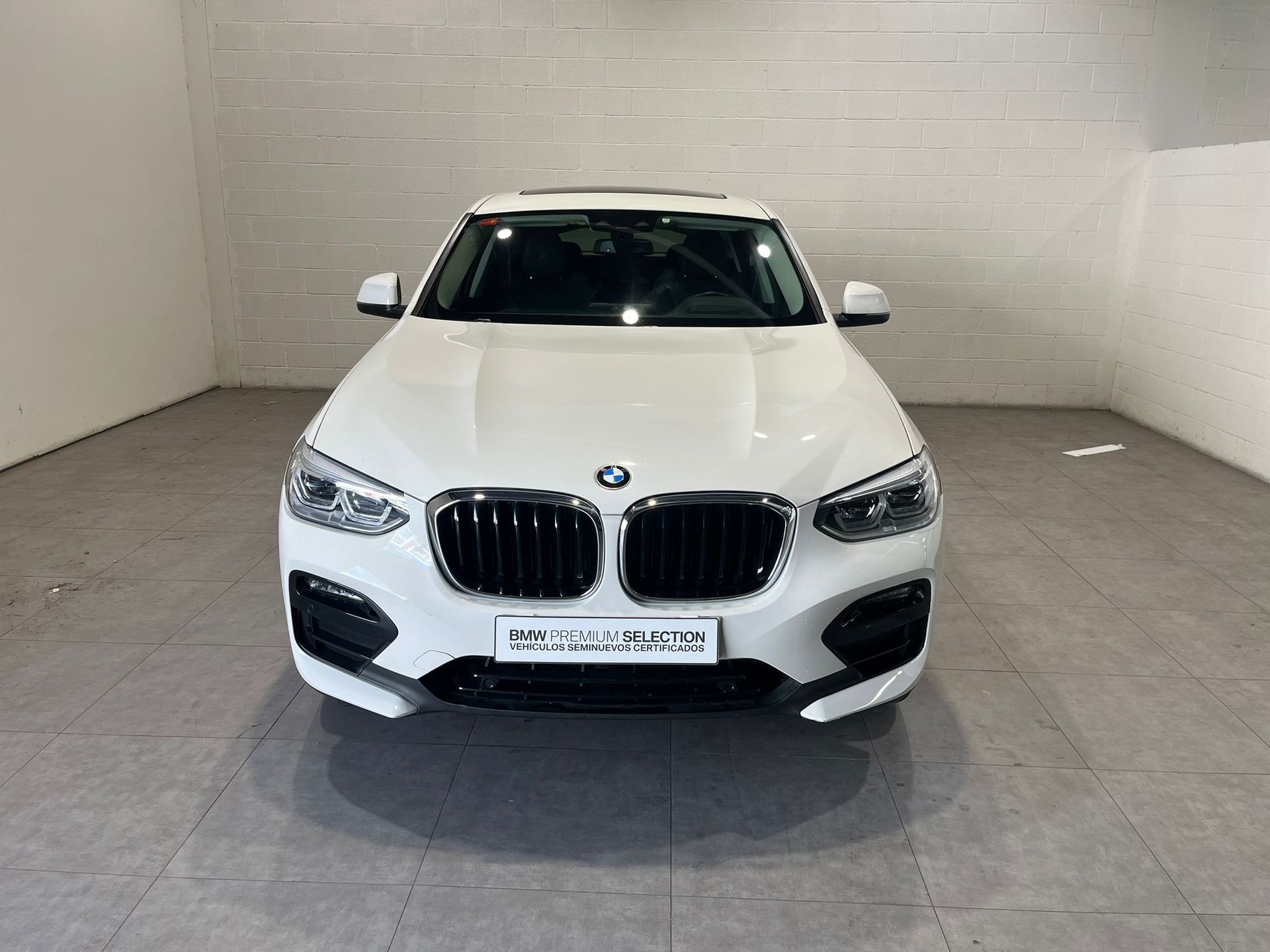 Fotos de BMW X4 xDrive20d color Blanco. Año 2021. 140KW(190CV). Diésel. En concesionario Quadis Munich (Manresa) de Barcelona