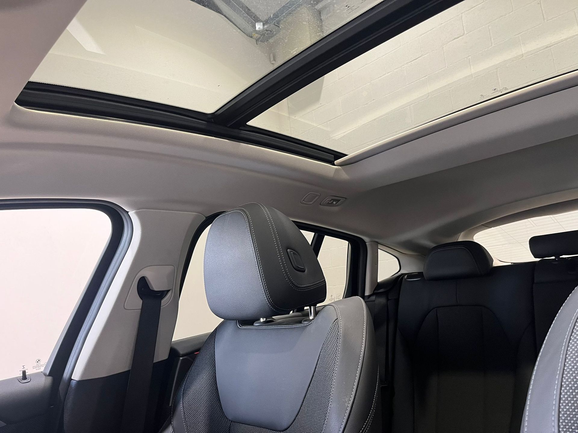 BMW X4 xDrive20d color Blanco. Año 2021. 140KW(190CV). Diésel. En concesionario Quadis Munich (Manresa) de Barcelona