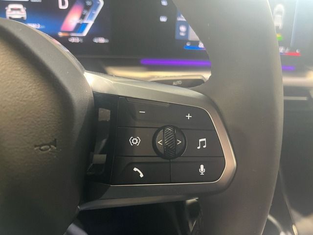 BMW iX2 eDrive20 color Blanco. Año 2025. 150KW(204CV). Diésel. En concesionario Quadis Munich (Manresa) de Barcelona