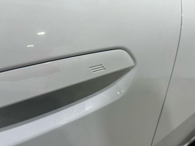 BMW iX2 eDrive20 color Blanco. Año 2025. 150KW(204CV). Diésel. En concesionario Quadis Munich (Manresa) de Barcelona