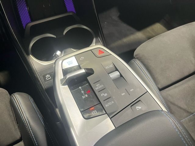 BMW iX2 eDrive20 color Blanco. Año 2025. 150KW(204CV). Diésel. En concesionario Quadis Munich (Manresa) de Barcelona