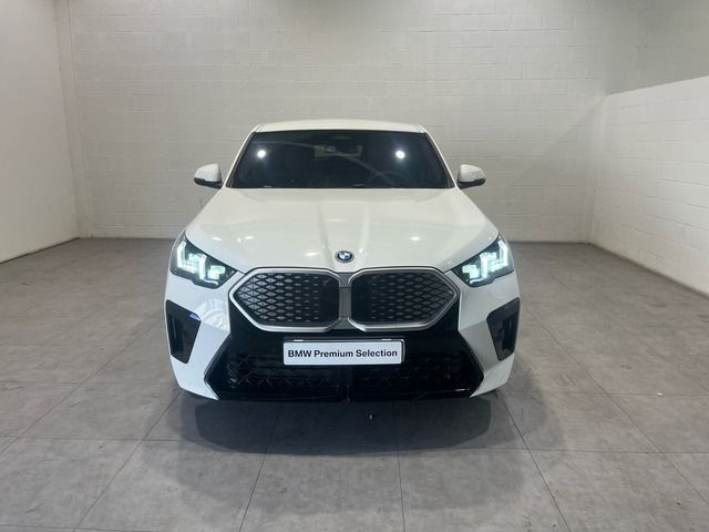 Fotos de BMW iX2 eDrive20 color Blanco. Año 2025. 150KW(204CV). Diésel. En concesionario Quadis Munich (Manresa) de Barcelona