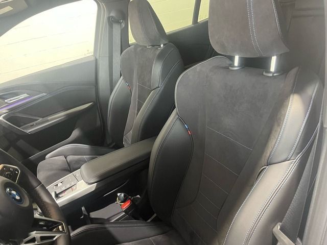 BMW iX2 eDrive20 color Blanco. Año 2025. 150KW(204CV). Diésel. En concesionario Quadis Munich (Manresa) de Barcelona