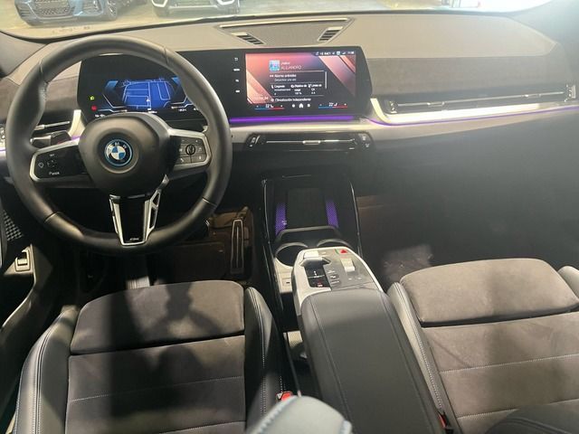 BMW iX2 eDrive20 color Blanco. Año 2025. 150KW(204CV). Diésel. En concesionario Quadis Munich (Manresa) de Barcelona