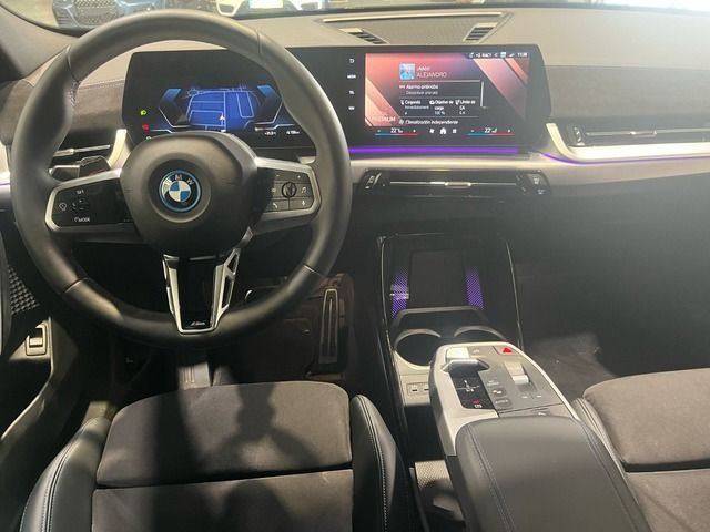 BMW iX2 eDrive20 color Blanco. Año 2025. 150KW(204CV). Diésel. En concesionario Quadis Munich (Manresa) de Barcelona